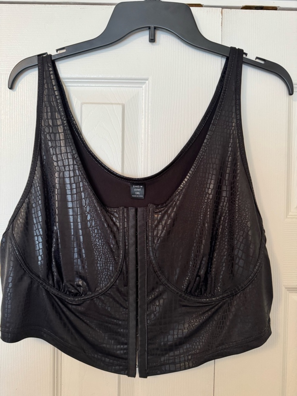 SHEIN Black Croc-Texture Front Zip Crop Bralette
